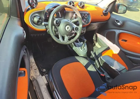 2016 Smart Fortwo z USA, uszkodzony, nr VIN WMEFJ5DA2GK071028